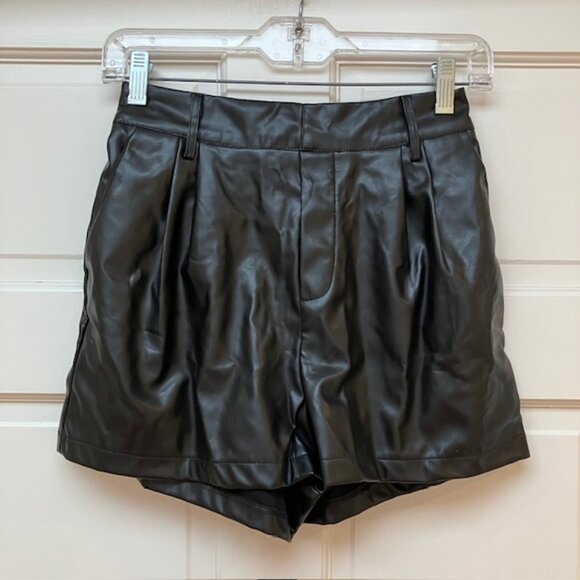 NWT Faux Leather high waisted Black pleated shorts size S - Picture 1 of 7